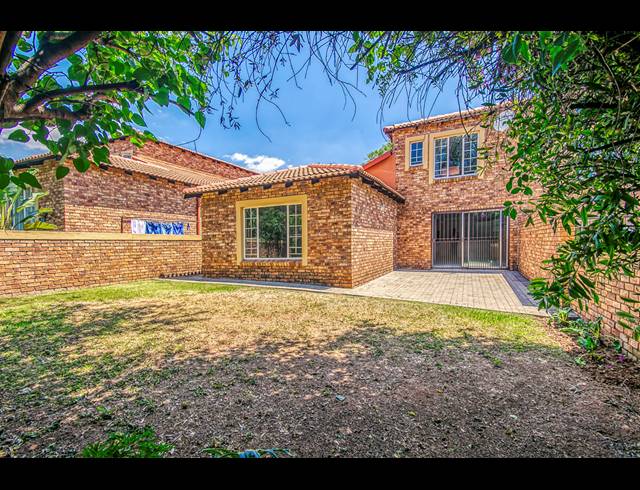 4 BEDROOM TOWNHOUSE RENTED IN ALLEN'S NEK